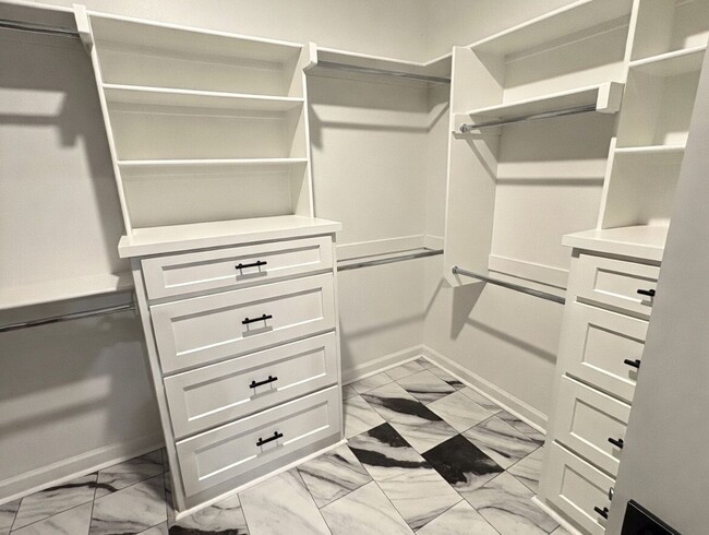 Building Photo - 3013 Sue St