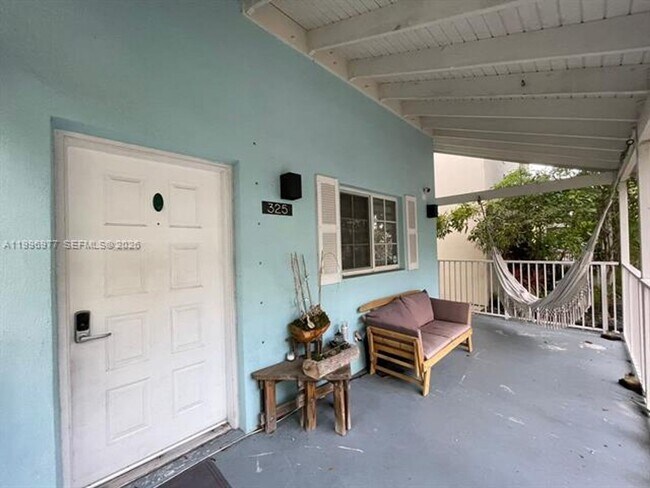 Building Photo - 325 NW 19th Ln