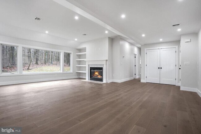 Building Photo - 358 Cherry Valley Rd