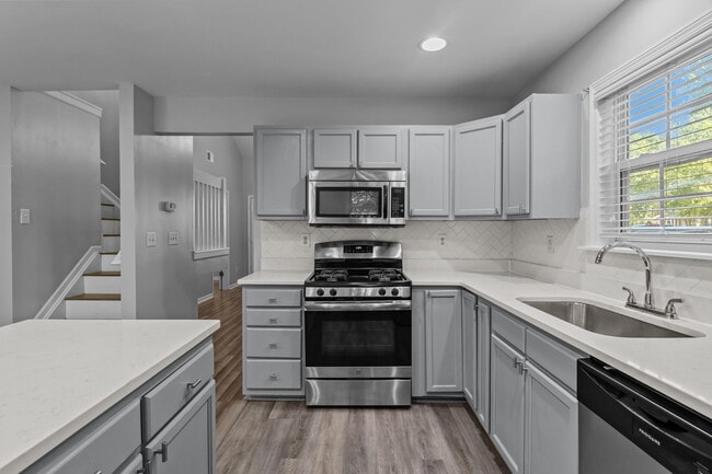 Building Photo - 10660 Holly Ridge Blvd