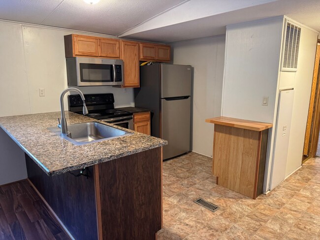 Building Photo - Two Bedroom Trailer in Maiden