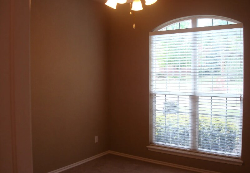 Building Photo - 18204 Willow Oak Ln