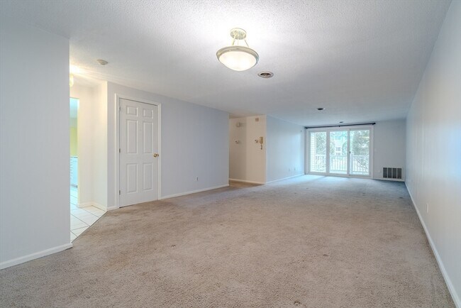 Building Photo - 255 North Rd