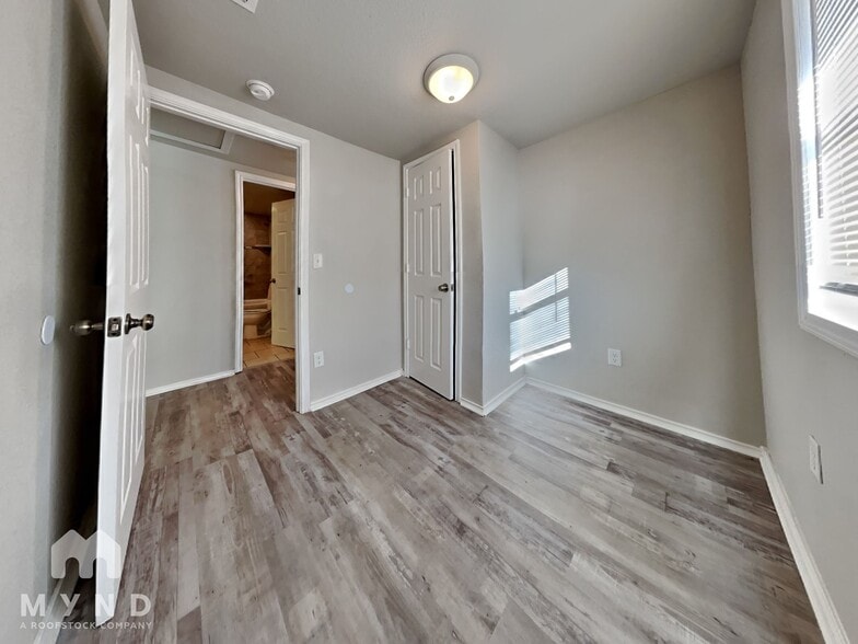 Building Photo - 3309 E 14th St