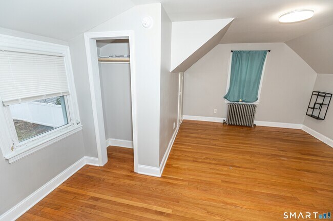 Building Photo - 99 Jordan Ln