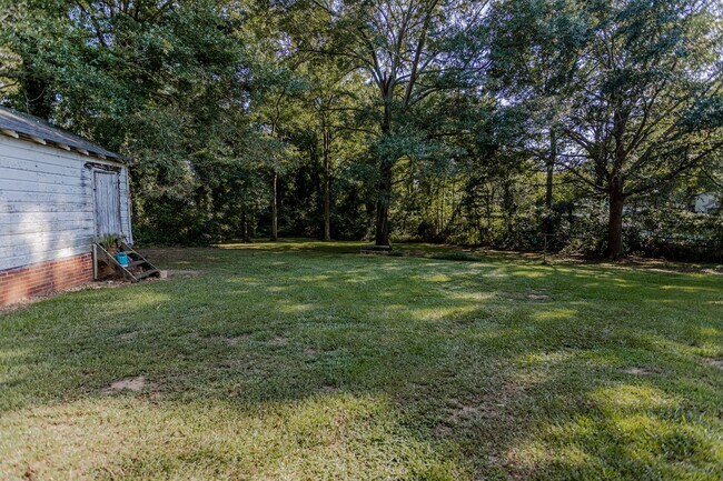 Building Photo - 2 Bed Home in Williamston With Bonus Room