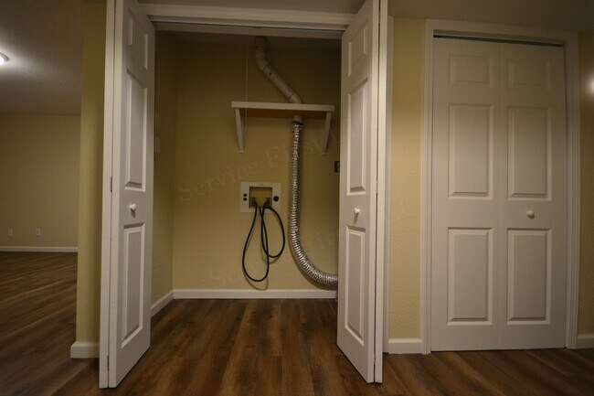 Building Photo - Pike Apartments