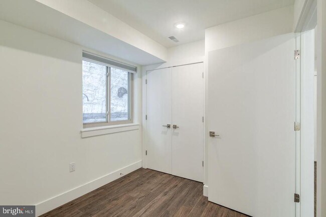 Building Photo - 1155 S 15th St