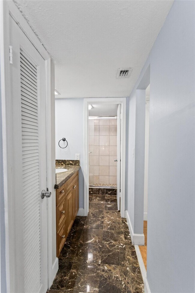 Building Photo - 2312 S Cypress Bend Dr