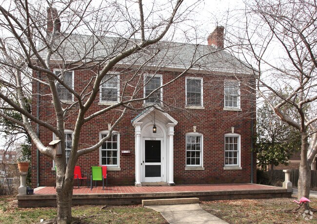Building Photo - 509 Simpson St