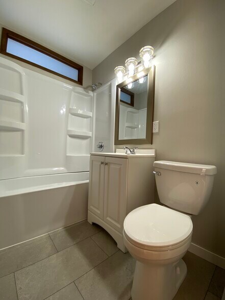 Building Photo - 5425 NW 66th Ave