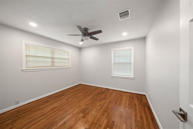 Building Photo - 9779 Westview Dr