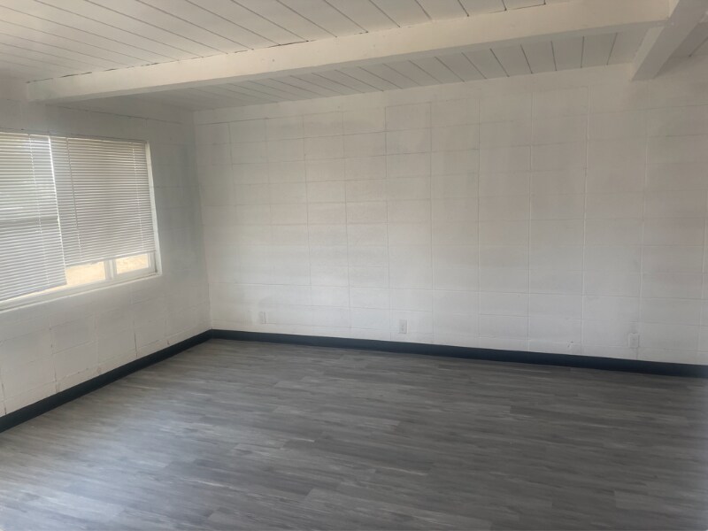 Building Photo - 11 E San Joaquin St