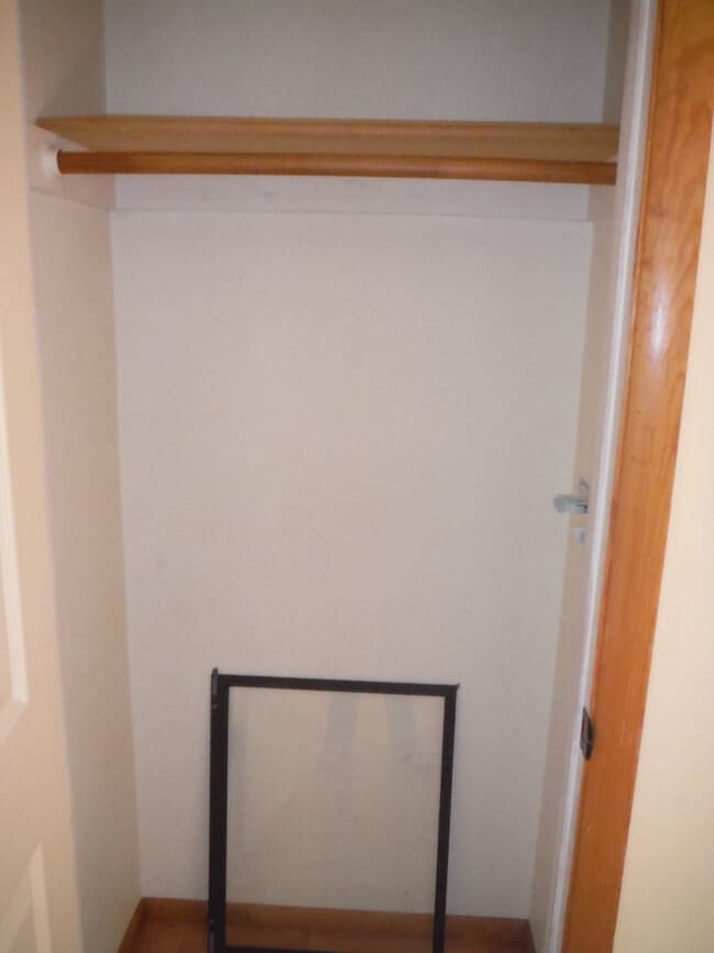 Building Photo - Cute 3 Bedroom Condo w/ Bonus Room - Walki...