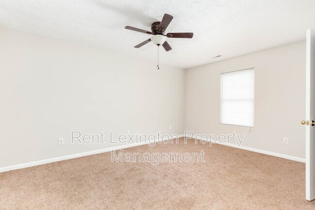 Building Photo - 300 Elkchester Cir