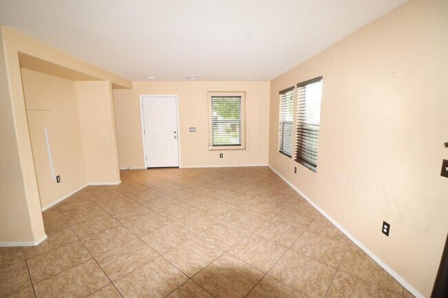 Building Photo - 342 W Paseo Celestial