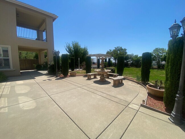 Building Photo - AVAILABLE BY 1/1/26 - ELEGANT AND SPACIOUS 4 BED, 4 BATH 2 STORY HOME WITH VIEWS OF EL DORADO HILLS