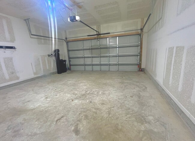 Building Photo - 131 Ashwood Cir