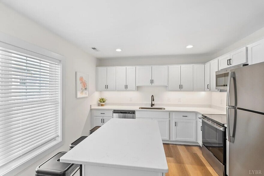 Building Photo - 1600 Wards Ferry Rd