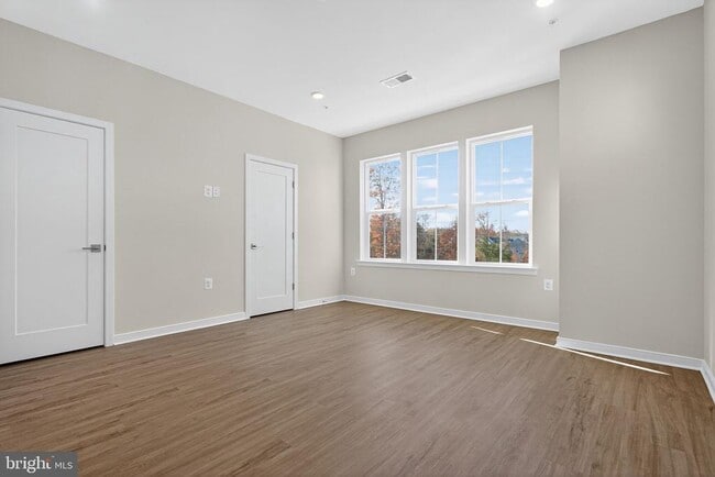 Building Photo - 22832 Tawny Pne Sq