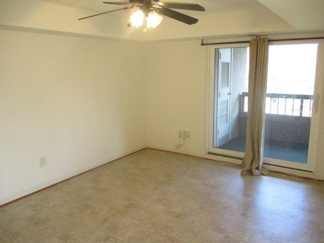 Building Photo - Beautiful 3 Bedroom Condo in Columbia!