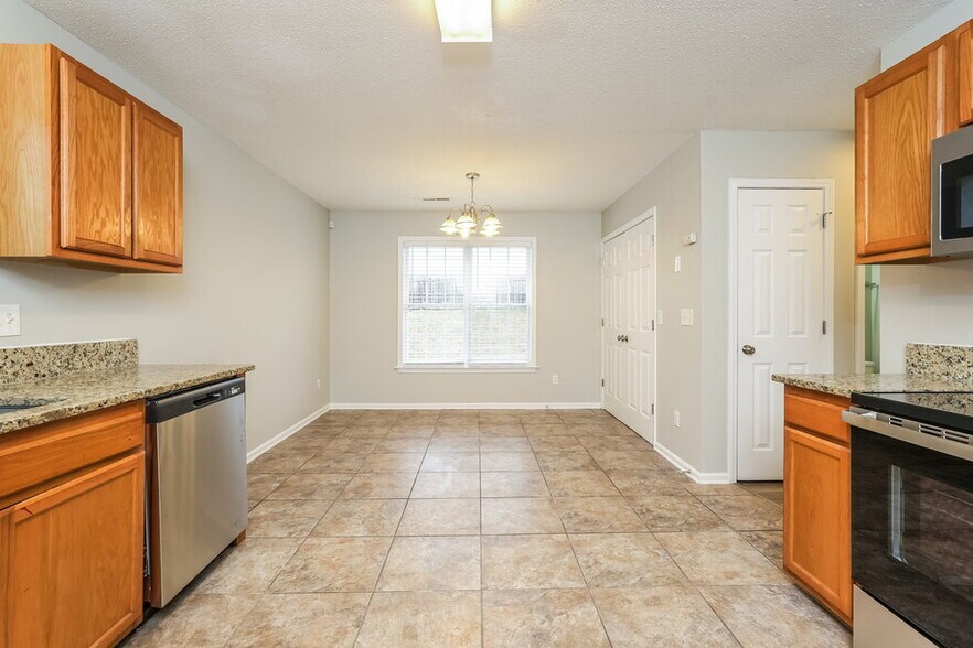 Building Photo - 1921 Wheatfield Ct