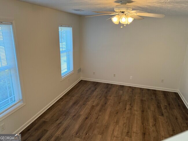 Building Photo - 160 2nd St