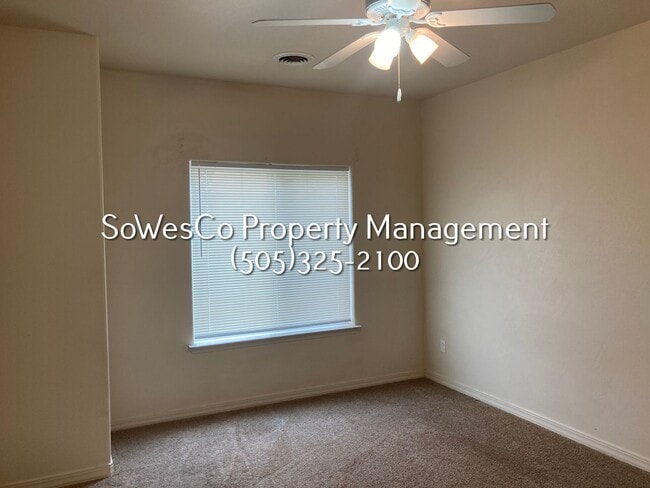 Building Photo - 3 Bedroom 2 Bath - three story home with Garage