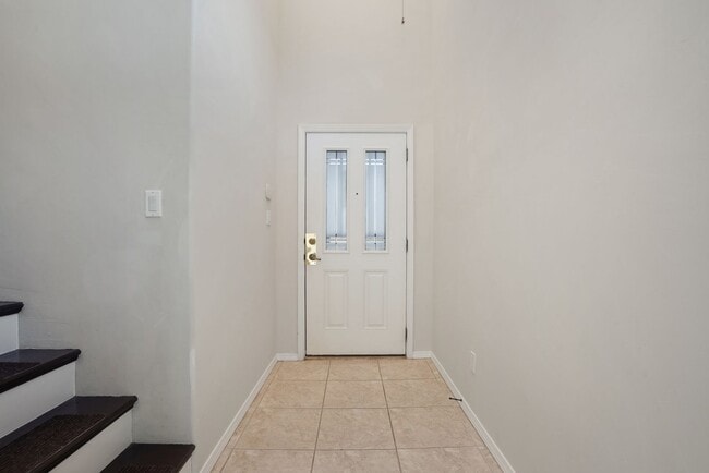 Building Photo - **Beautiful Corner Lot Home – 3 Bed | 2.5 Bath | 2-Car Garage**