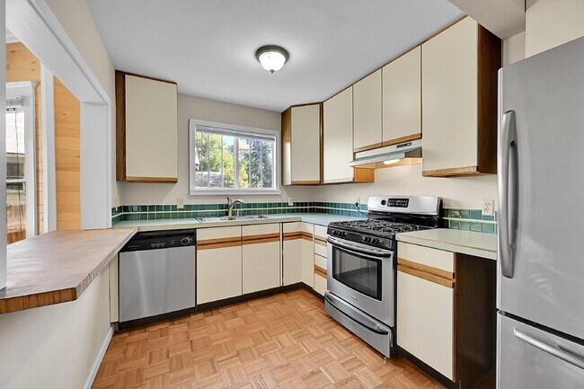 Building Photo - $1,750.00 - 2 Bedrooms, 1 Bathroom, Single...