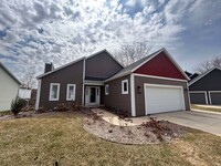Building Photo - Luxury Lakeside Living – 3 Bed, 2.5 Bath H...
