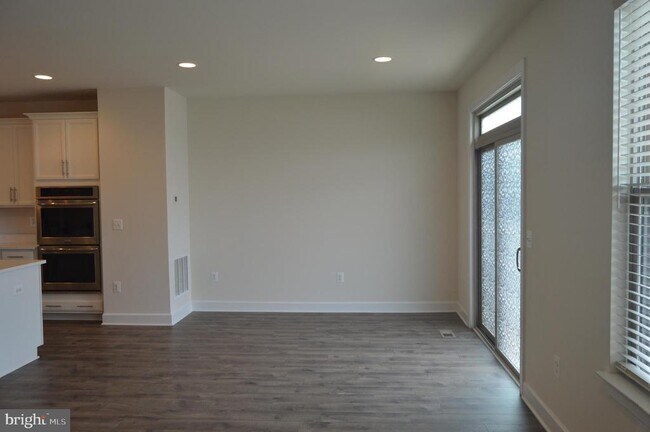 Building Photo - 9867 Gillum Wy