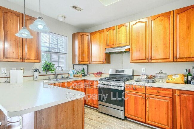 Building Photo - 403 Deer Hill Cir