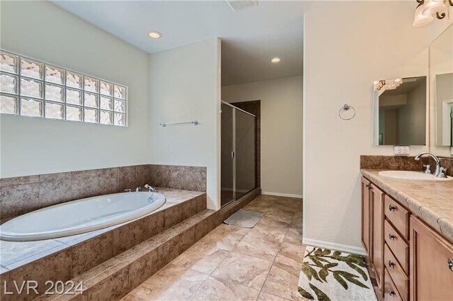 Building Photo - 348 Hanbury Manor Ln