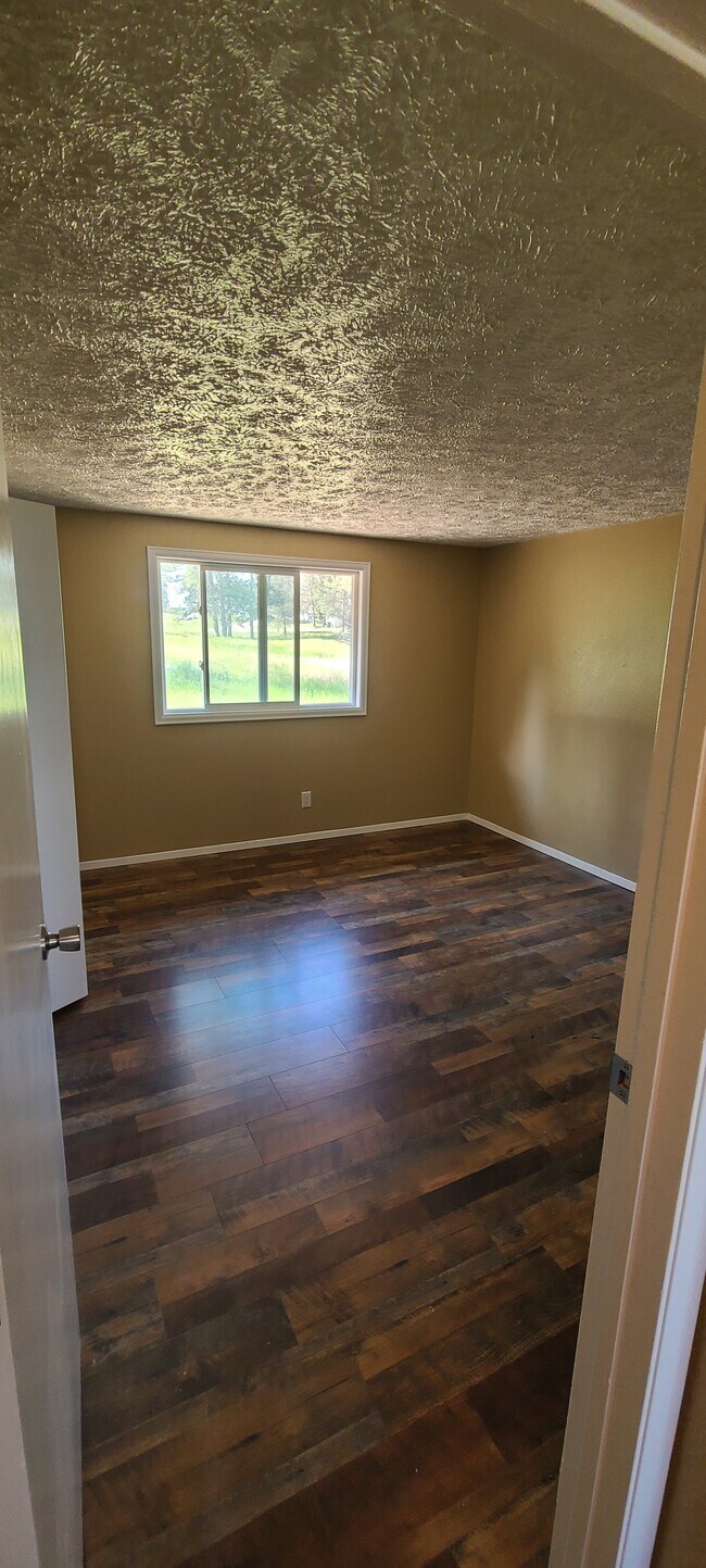 Building Photo - 315 Meadow Dr