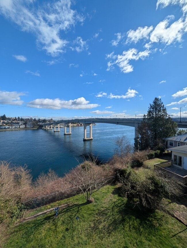 Building Photo - 3 Bedroom Bremerton Charmer with Stunning ...