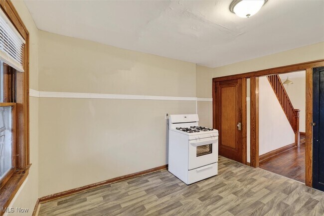 Building Photo - 8204 Bancroft Ave