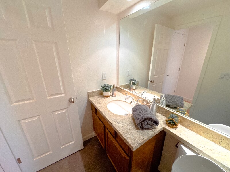 Building Photo - 115 Thatcher Ln