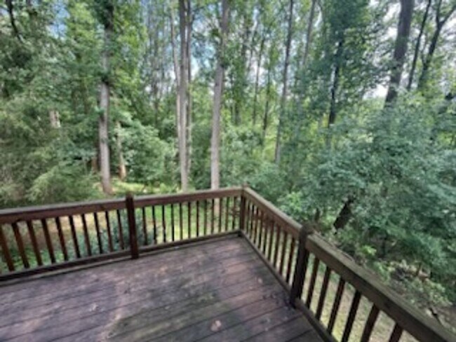 Building Photo - Updated 4BR Townhome!