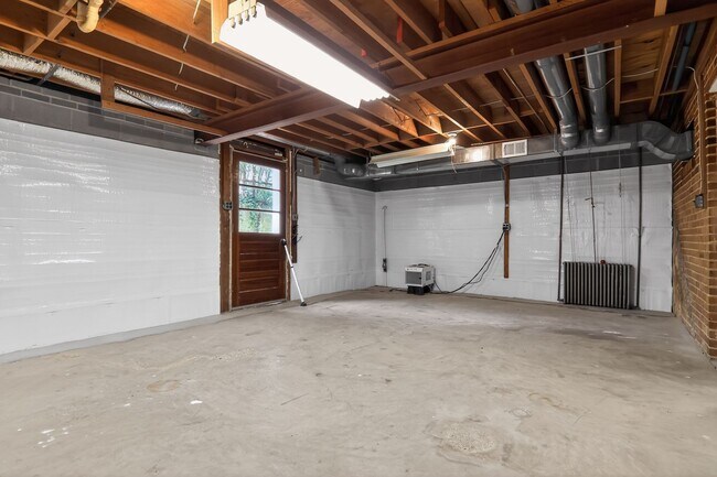 Building Photo - 4-bedroom, 2.5-bath home located in Upper Marlboro