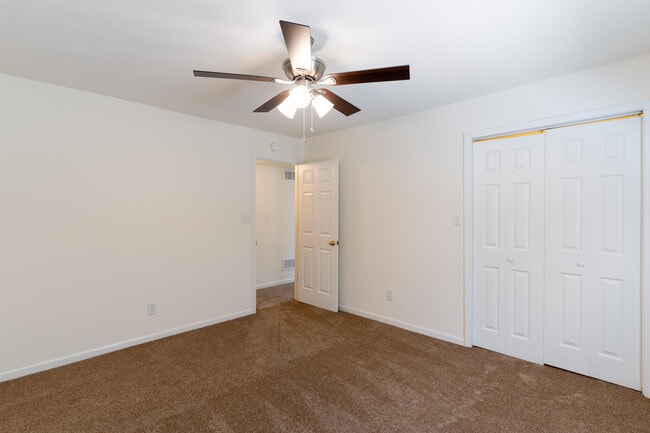 Building Photo - 304 Dads Way