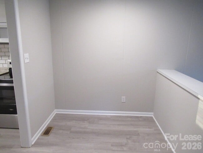 Building Photo - 1771 River Rd