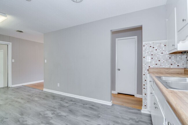 Building Photo - 4 Bedroom 1.5 Bathroom Home in Augusta