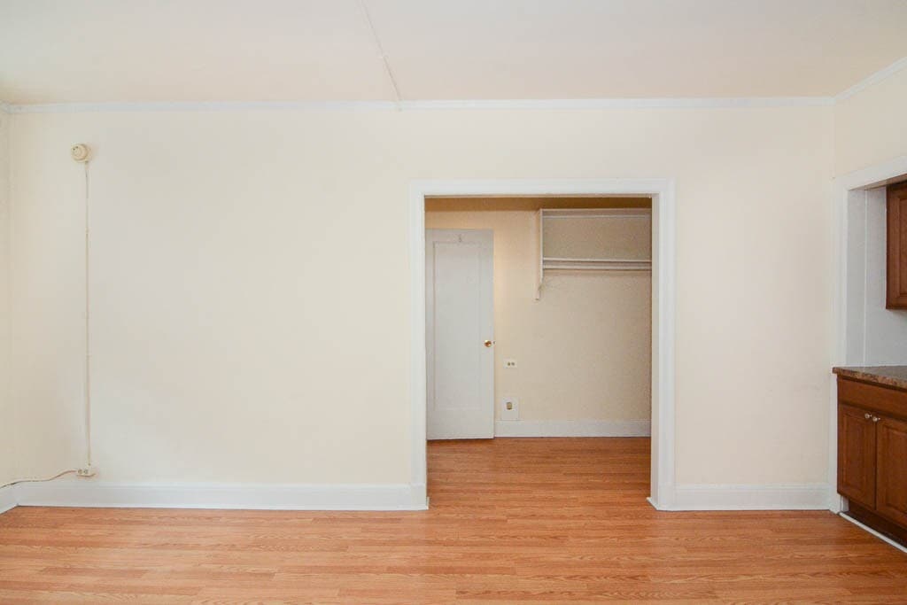 Building Photo - 3335 W Diversey Ave