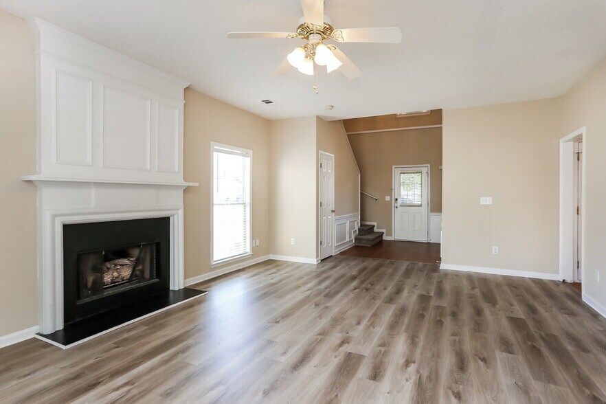 Building Photo - 4425 Ridgefair Dr