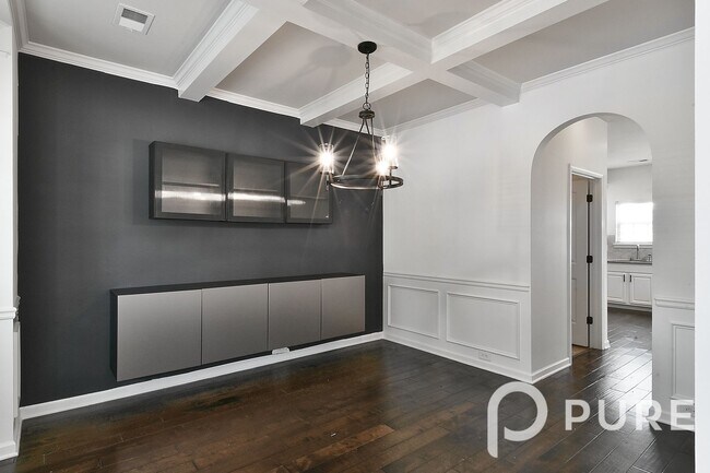 Building Photo - 522 Moulton Way