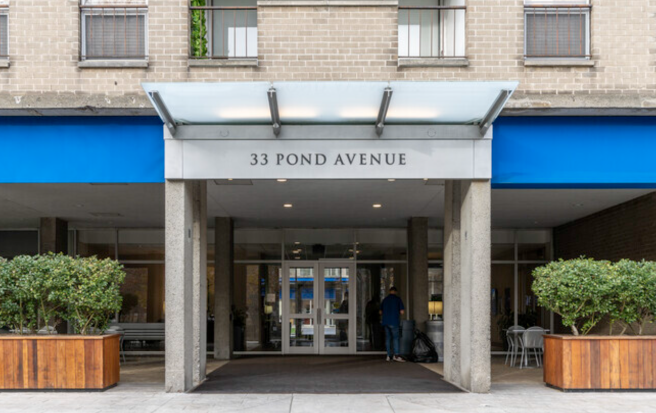 Building Photo - 33 Pond Ave