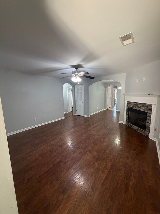 Building Photo - Single Family Home