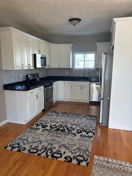 Building Photo - 18 Upham St