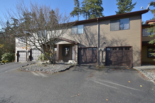 Primary Photo - 3 BR / 2.5BA Townhouse Condo – Woodside Co...